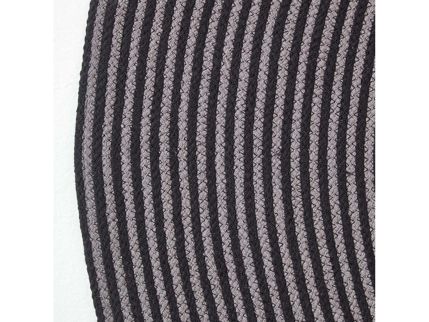 Homescapes Grey and Black Handmade Woven Spiral Braided Rug, 120 cm Round