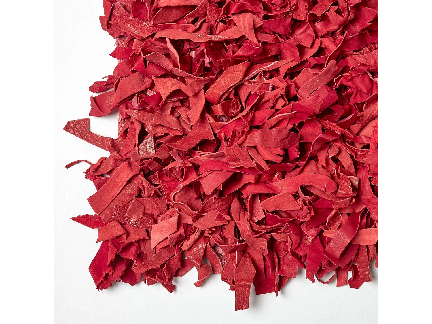 Homescapes Dallas Leather Shaggy Rug Red, 90 x 150 cm