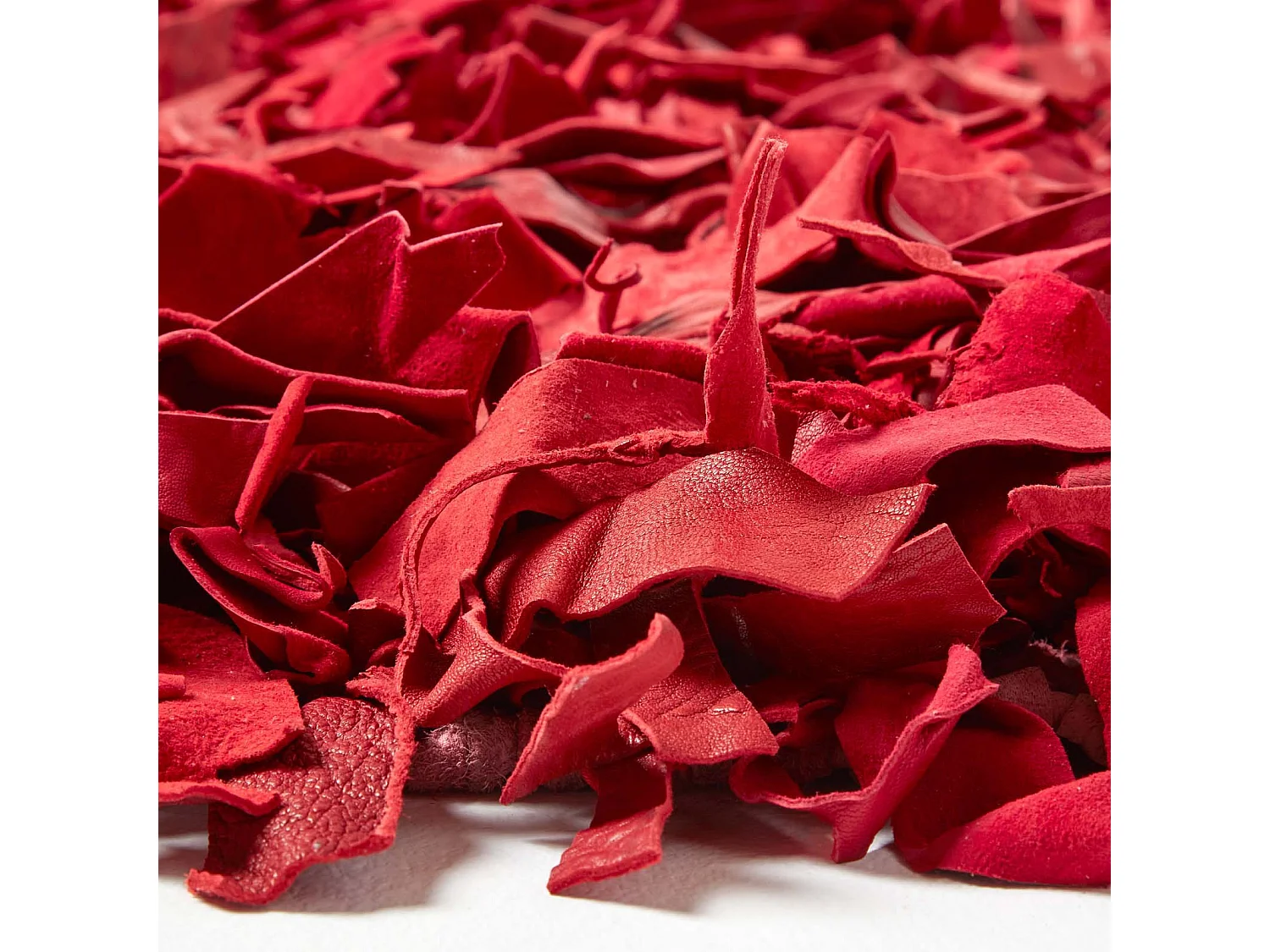 Homescapes Dallas Leather Shaggy Rug Red, 90 x 150 cm