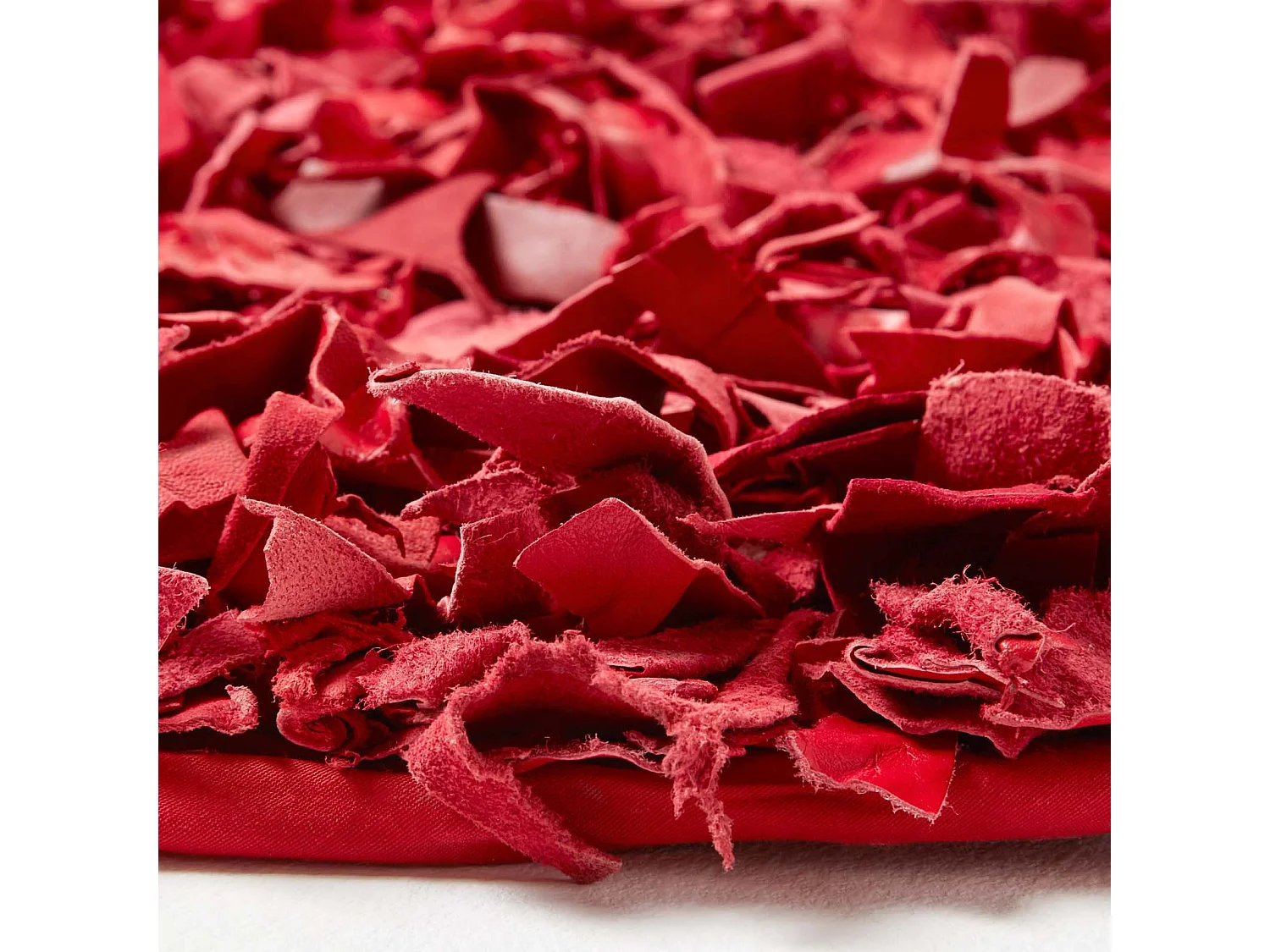 Homescapes Dallas Leather Shaggy Rug Red, 150 cm Round