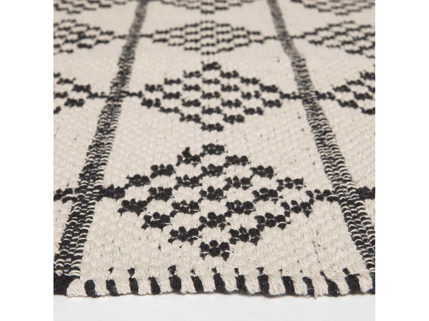Homescapes Adana Handwoven Monochrome Cotton Textured Rug, 120 x 170 cm