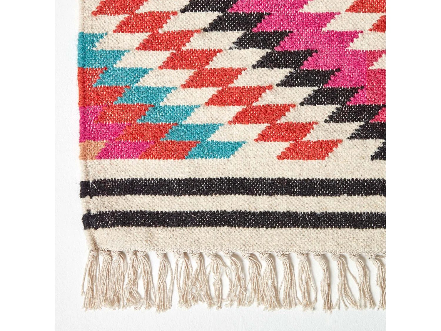 Homescapes Manila Handwoven Pink, Orange and White Multi Coloured Diamond Patterned Kilim Wool Rug, 90 x 150 cm