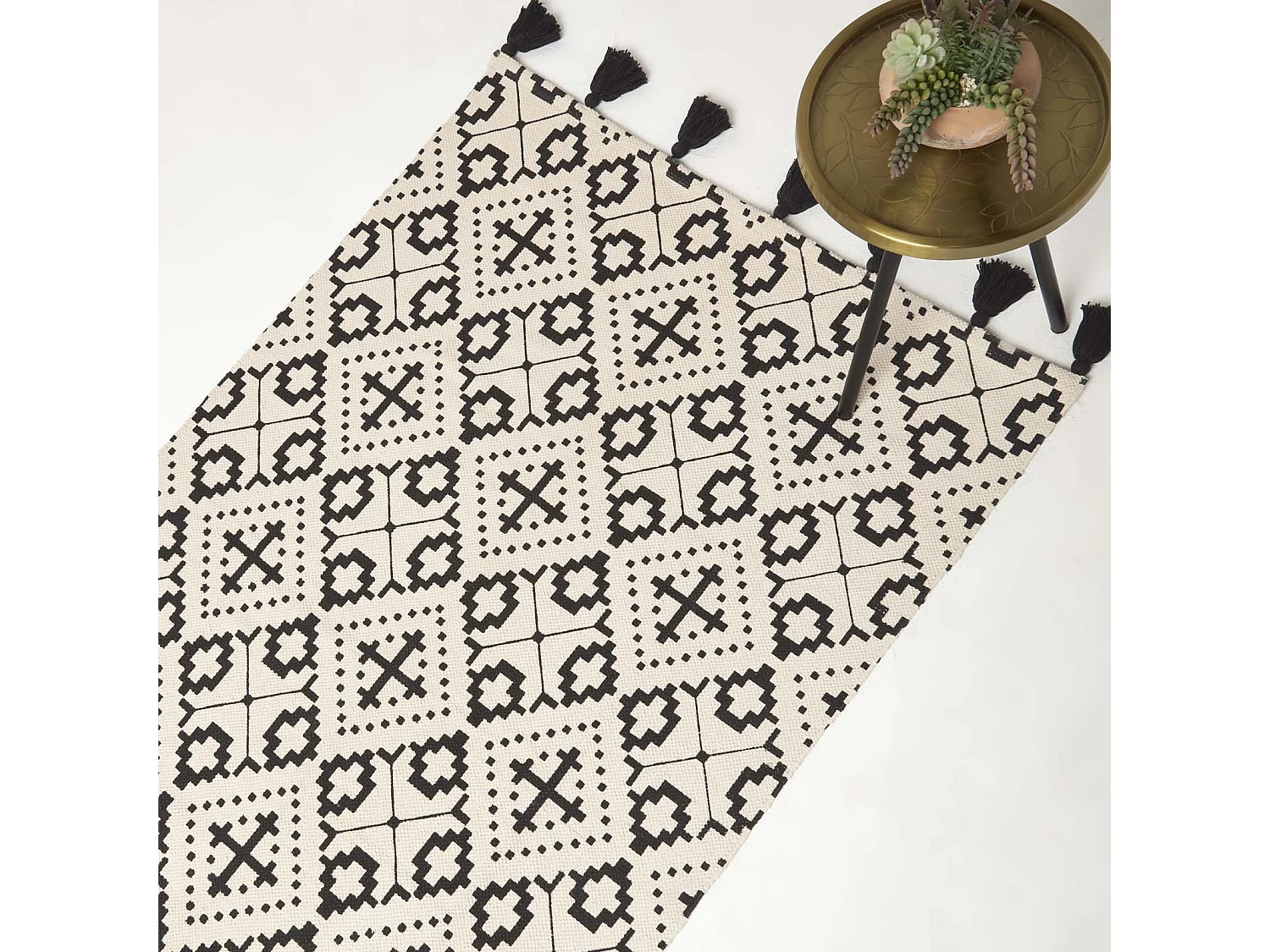 Homescapes Reva Black & White Handwoven Cotton Geometric Rug 90 x 150 cm