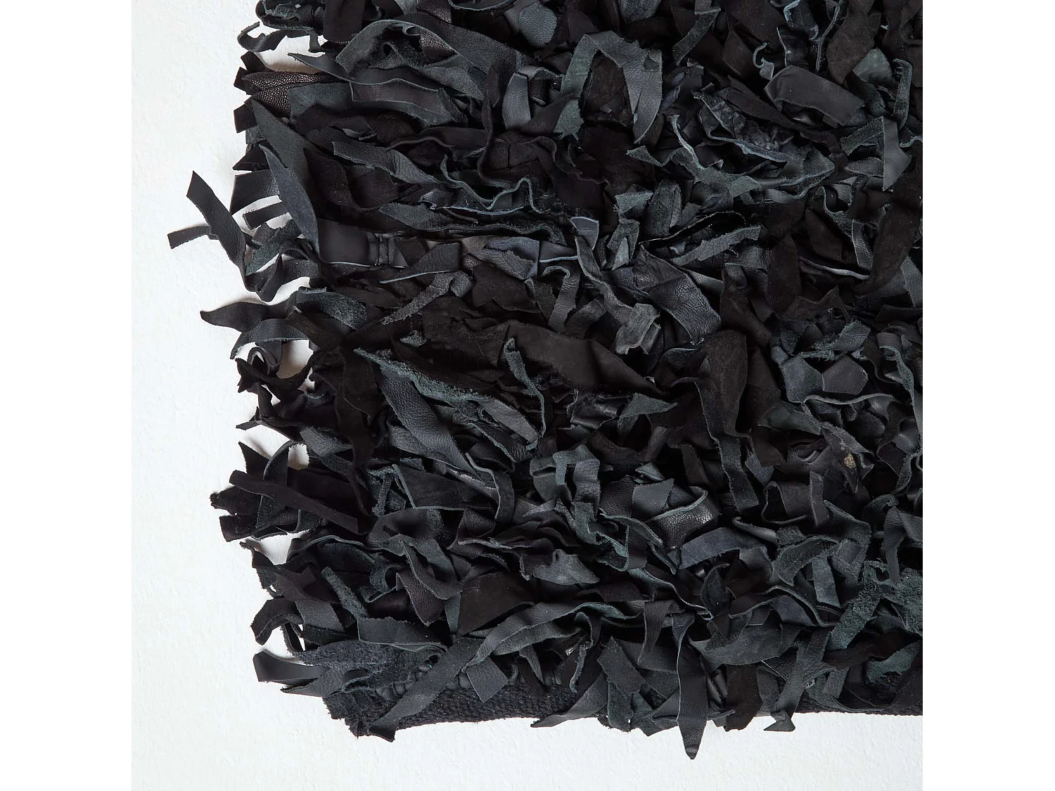 Homescapes Dallas Leather Shaggy Rug Black, 120 x 180 cm