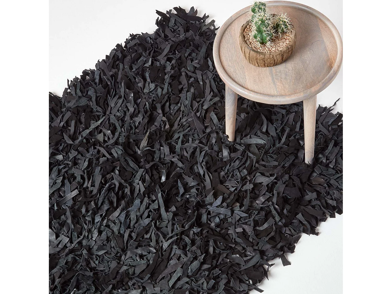 Homescapes Dallas Leather Shaggy Rug Black, 90 x 150 cm