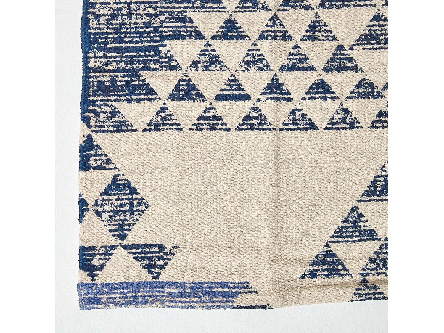 Homescapes Delphi Blue and White Geometric Style 100% Cotton Printed Rug, 120 x 170 cm