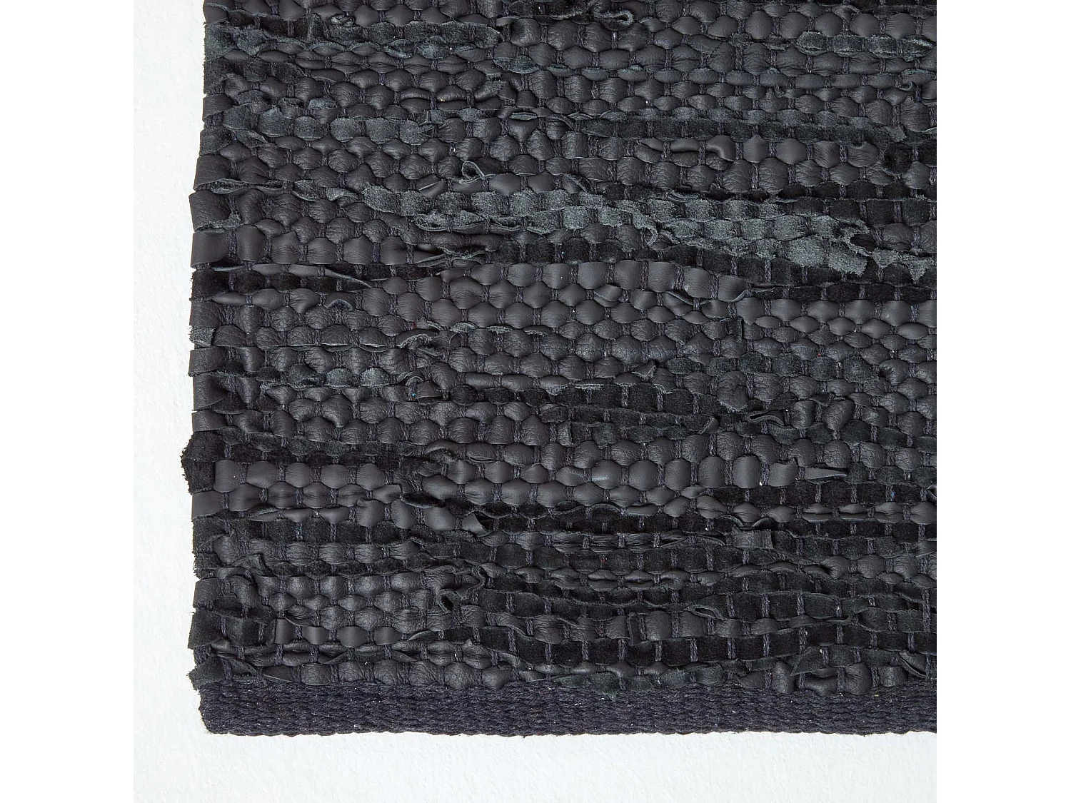 Homescapes Denver Leather Woven Rug Black, 90 x 150 cm