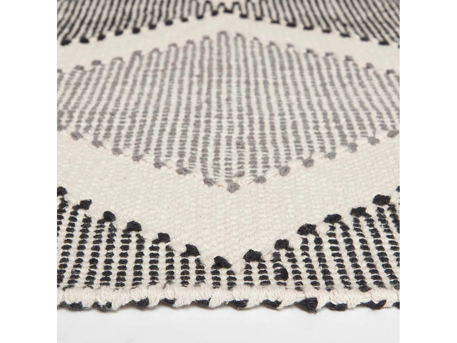 Homescapes Malmo Handwoven White & Grey Cotton Textured Rug, 90 x 150 cm