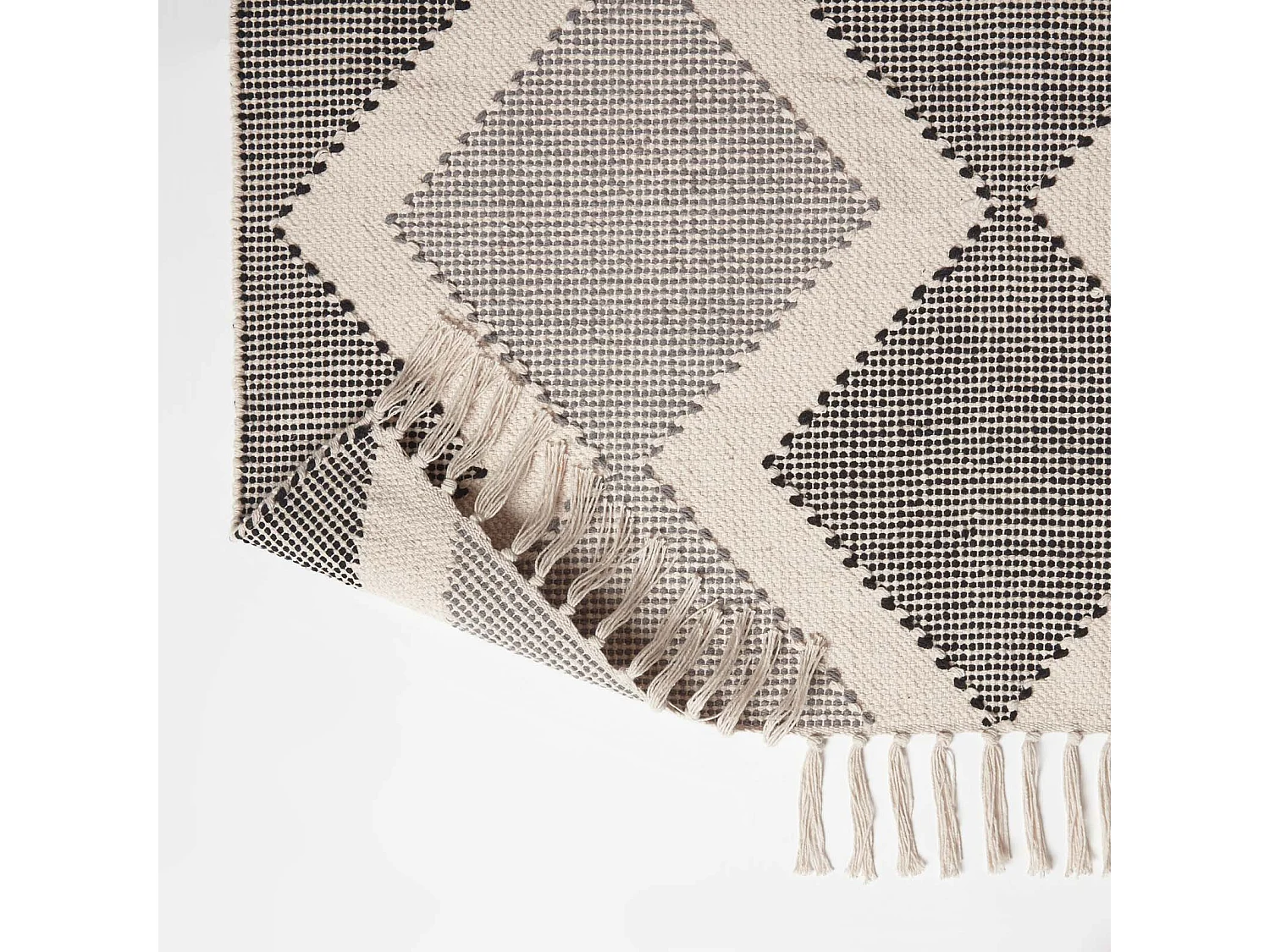 Homescapes Malmo Handwoven White & Grey Cotton Textured Rug, 90 x 150 cm