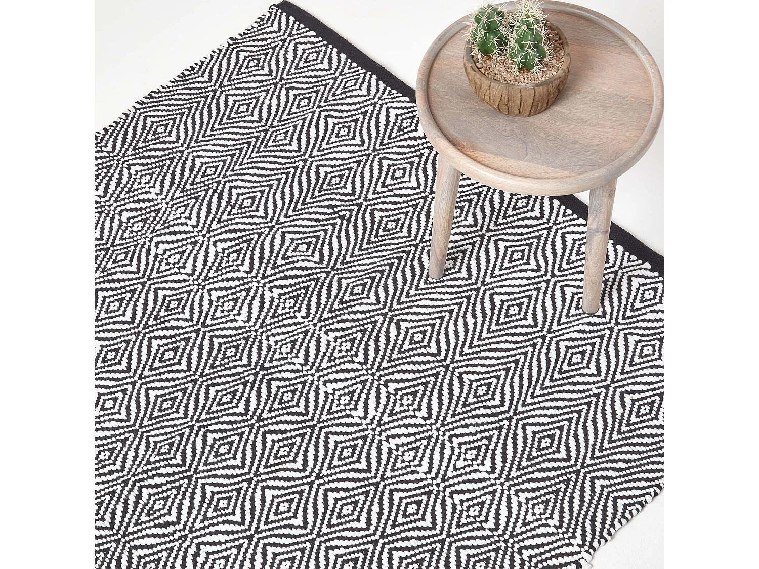 Homescapes Trance Black and White Diamond Pattern Recycle Fibre Rug, 160 x 230 cm