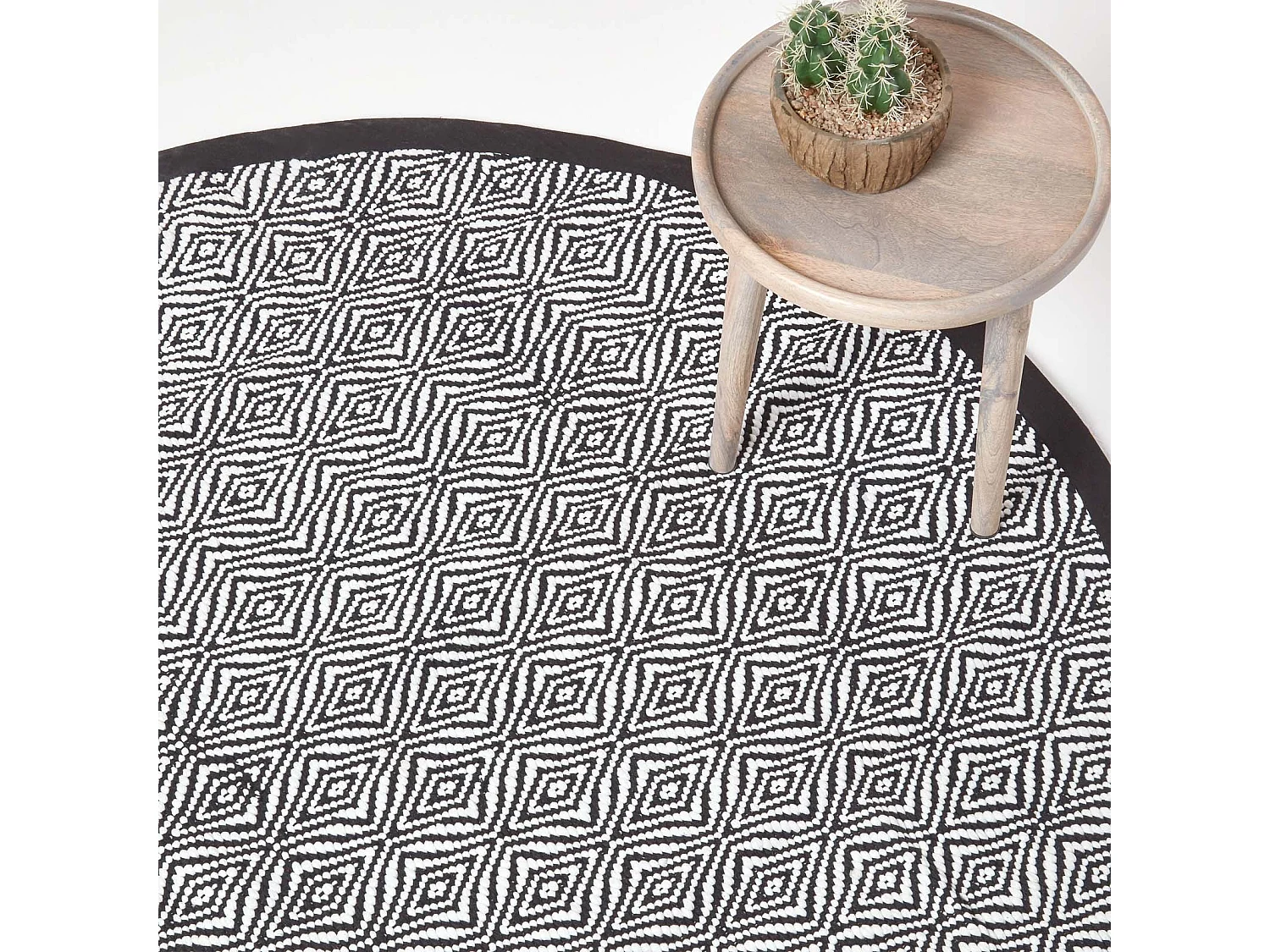 Homescapes Trance Black and White Diamond Pattern Recycled Fibre Rug, 150 cm Round