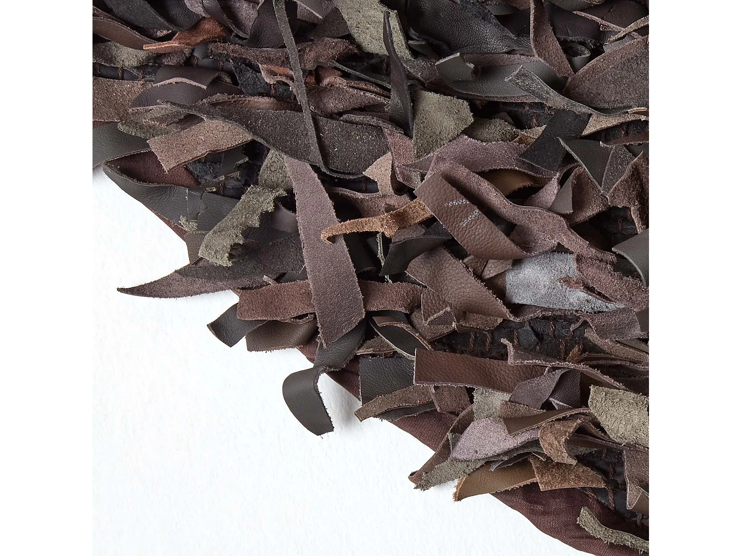 Homescapes Dallas Leather Shaggy Rug Chocolate, 150 cm Round