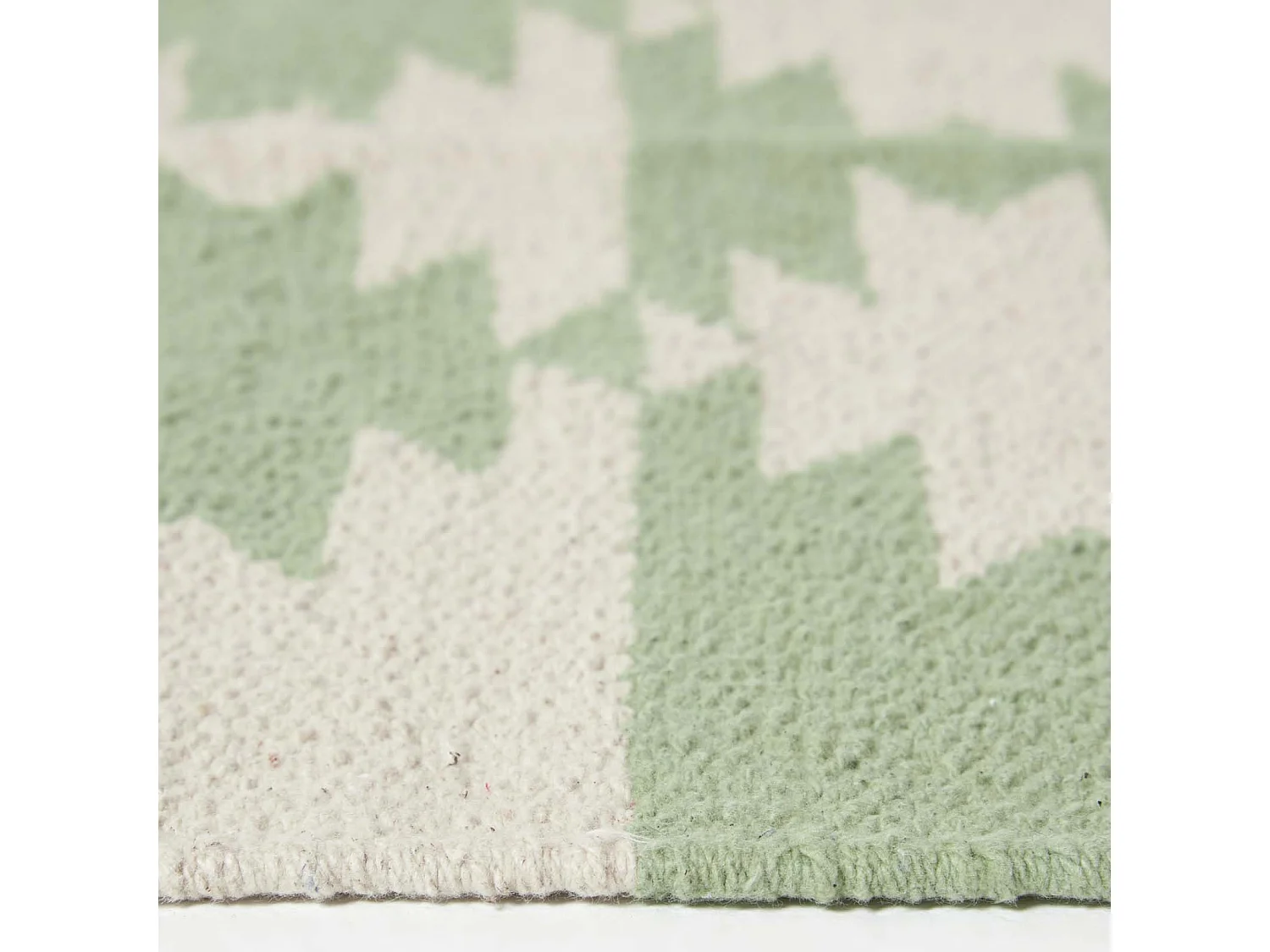 Homescapes Turin Green & Natural Kilim Cotton Rug, 90 x 150 cm