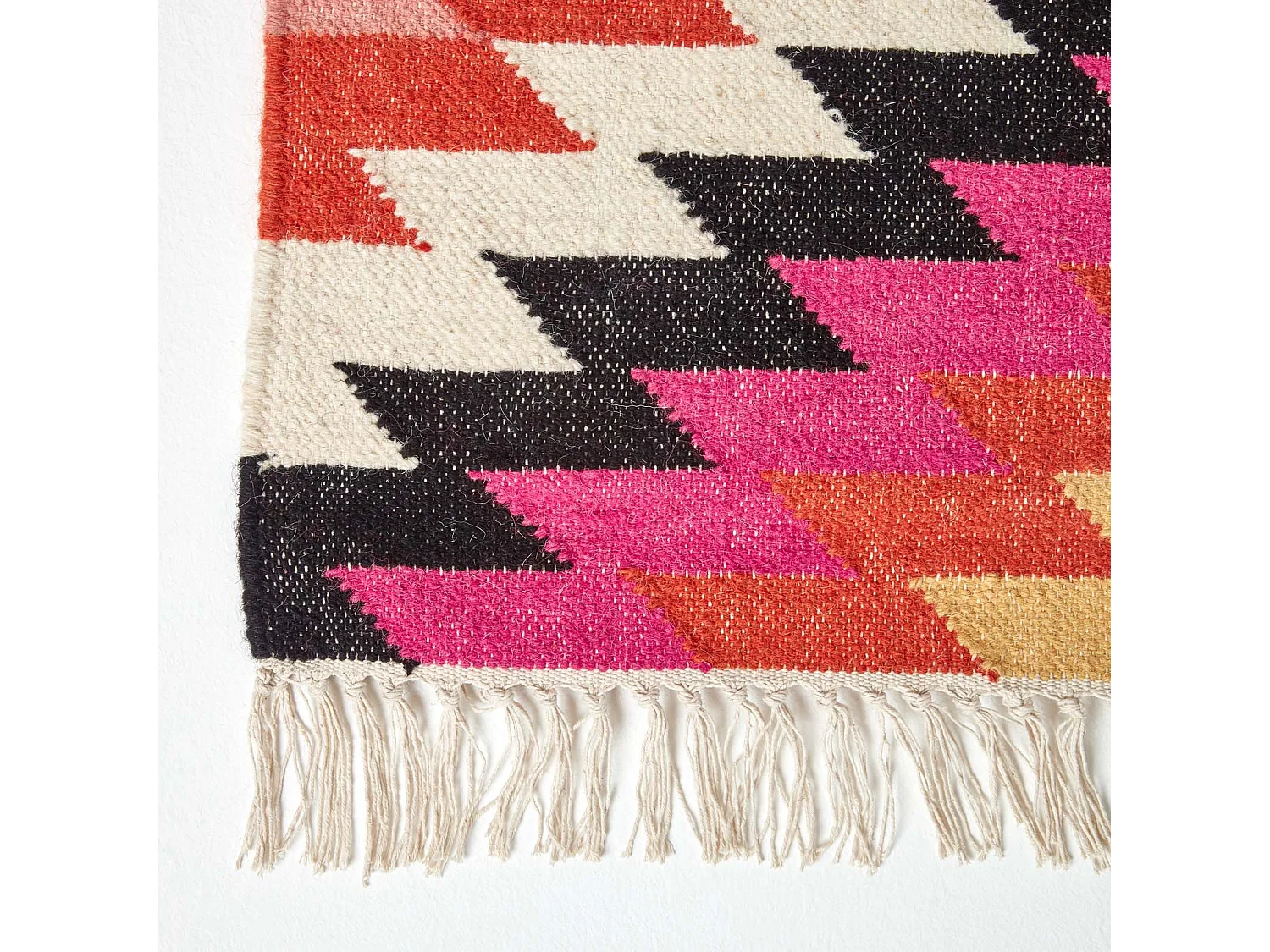 Homescapes Jakarta Handwoven Pink, Orange and Yellow Multi Coloured Geometric Pattern Kilim Wool Rug, 90 x 150 cm