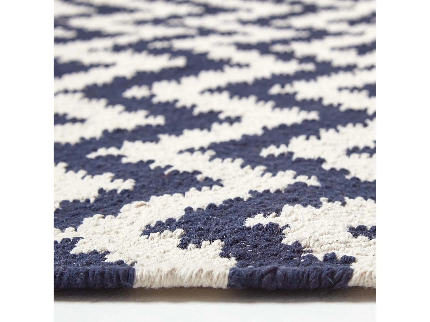 Homescapes Casablanca Handwoven Zig Zag Pattern Dark Blue and White 100% Cotton KIlim Rug, 160 x 230 cm