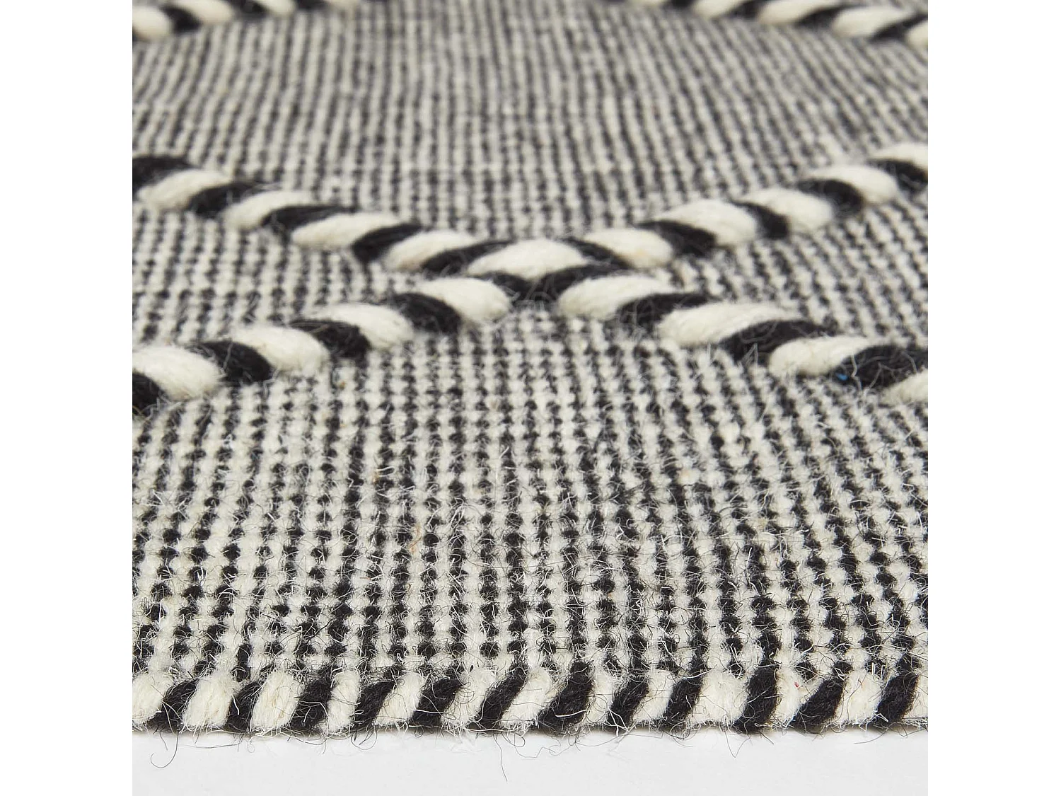 Homescapes Edessa Black & White Kilim Wool Rug 120 x 170 cm