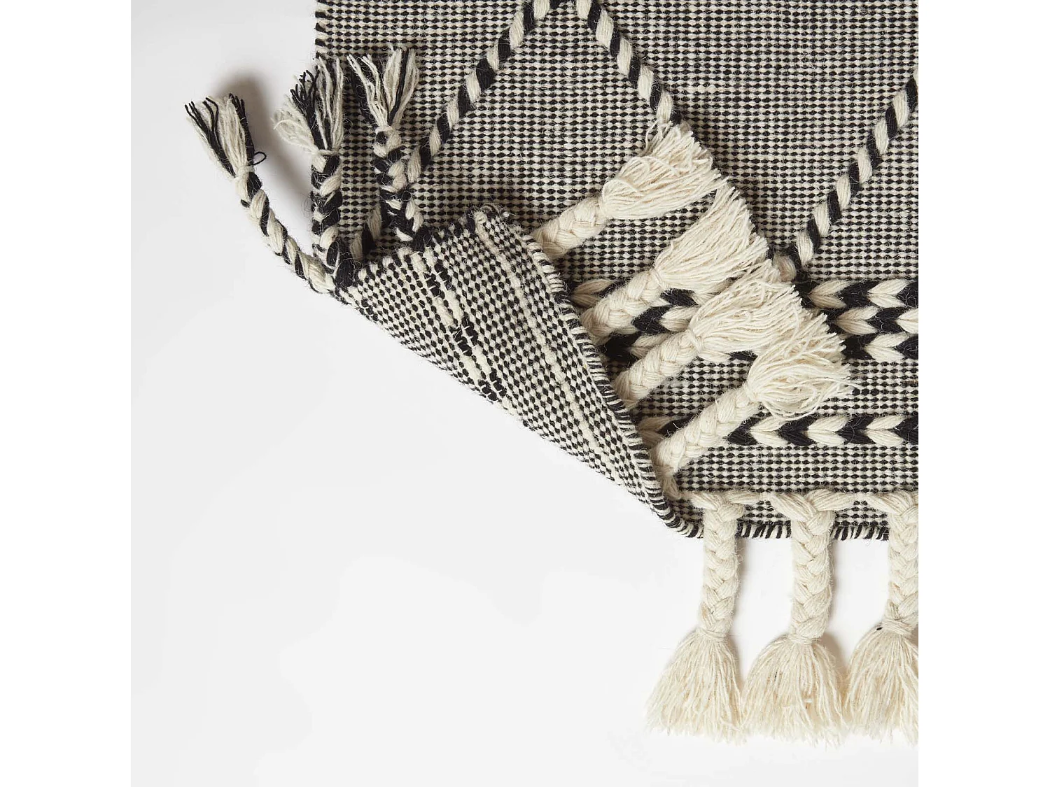 Homescapes Edessa Black & White Kilim Wool Rug 120 x 170 cm