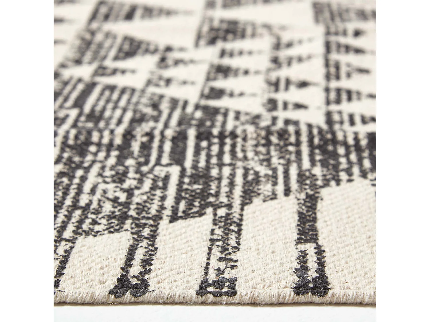 Homescapes Delphi Black and White Geometric Style 100% Cotton Printed Rug, 120 x 170 cm