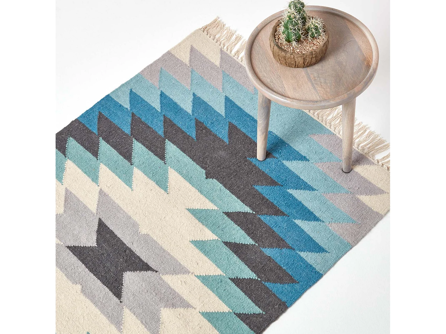 Homescapes Helsinki Handwoven Geometric Pattern Blue Grey and Cream Kilim Wool Rug, 90 x 150 cm