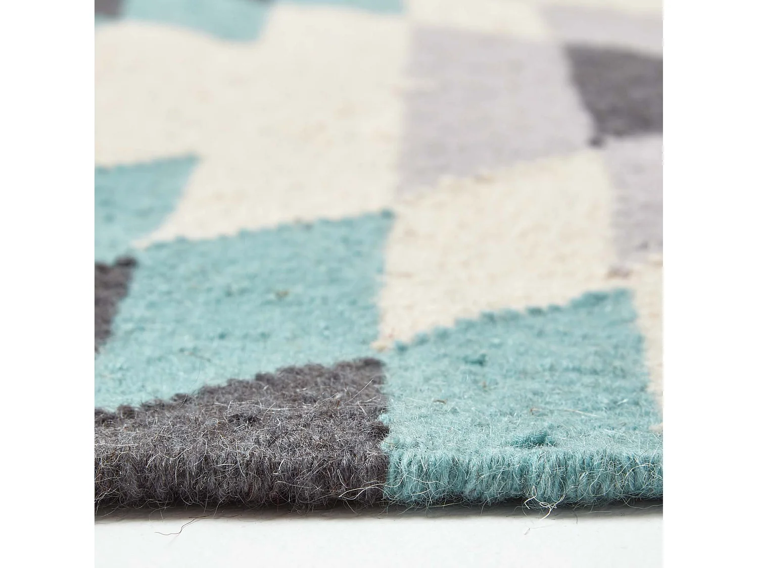 Homescapes Helsinki Handwoven Geometric Pattern Blue Grey and Cream Kilim Wool Rug, 90 x 150 cm