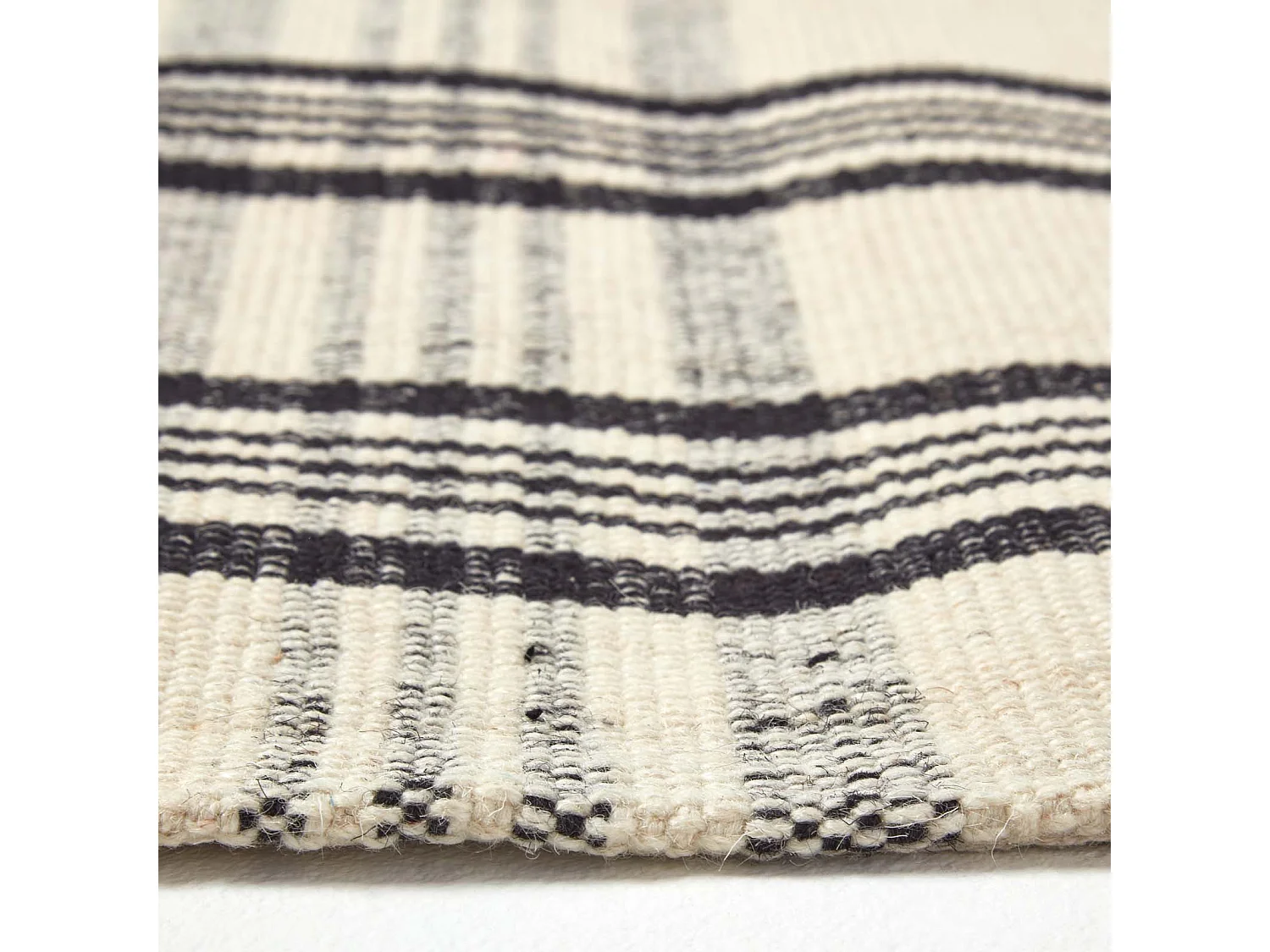Homescapes Logan Black and White Tartan Check Non-Slip 100% Wool Rug, 70 x 120 cm