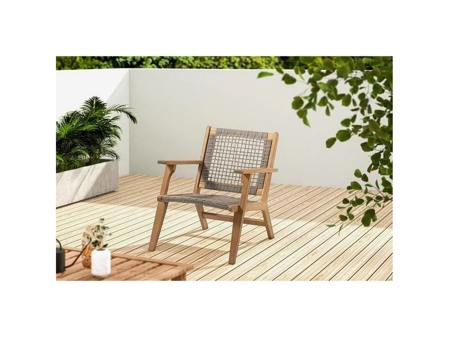 Fauteuil de jardin bas en bois d'Acacia FSC et en résine tressée - l60xP76 x H73 cm