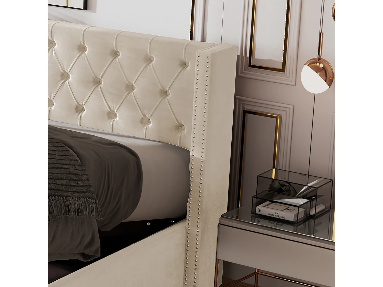 Lit coffre 160x200 cm en velours beige avec tête de lit à oreilles, capitonnage et double rangée de clous