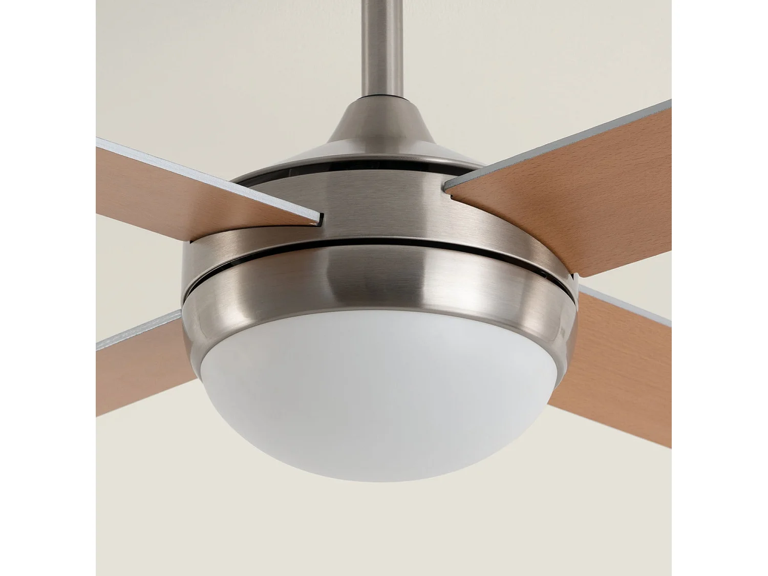Ventilateur de Plafond avec Éclairage Silencieux DC Pales en Bois Navy Evo Bois Télécommande Grand (entre 20–30 m²) 132 cm Nickel