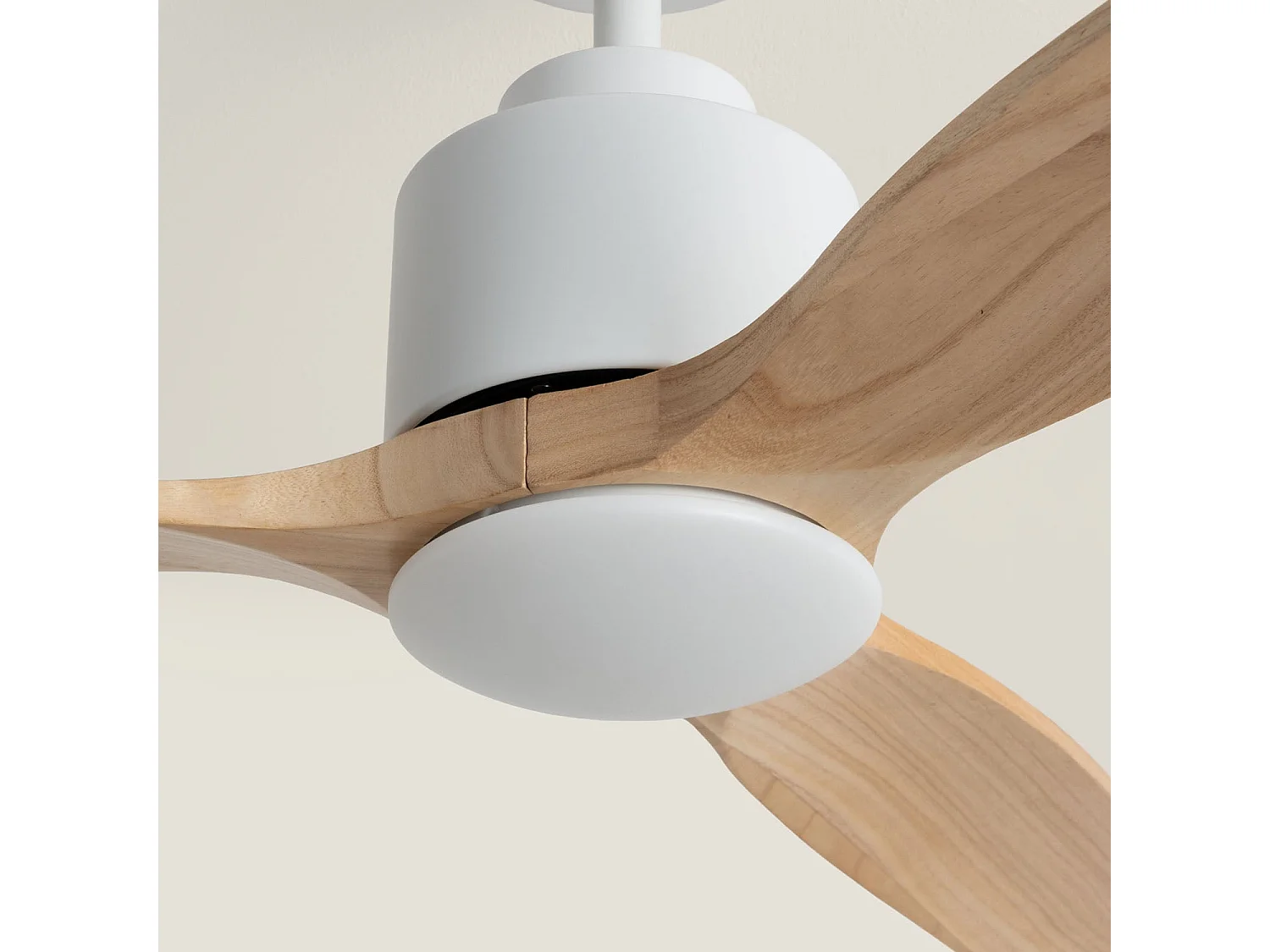 Ventilador de Techo con luz Silencioso DC Merion