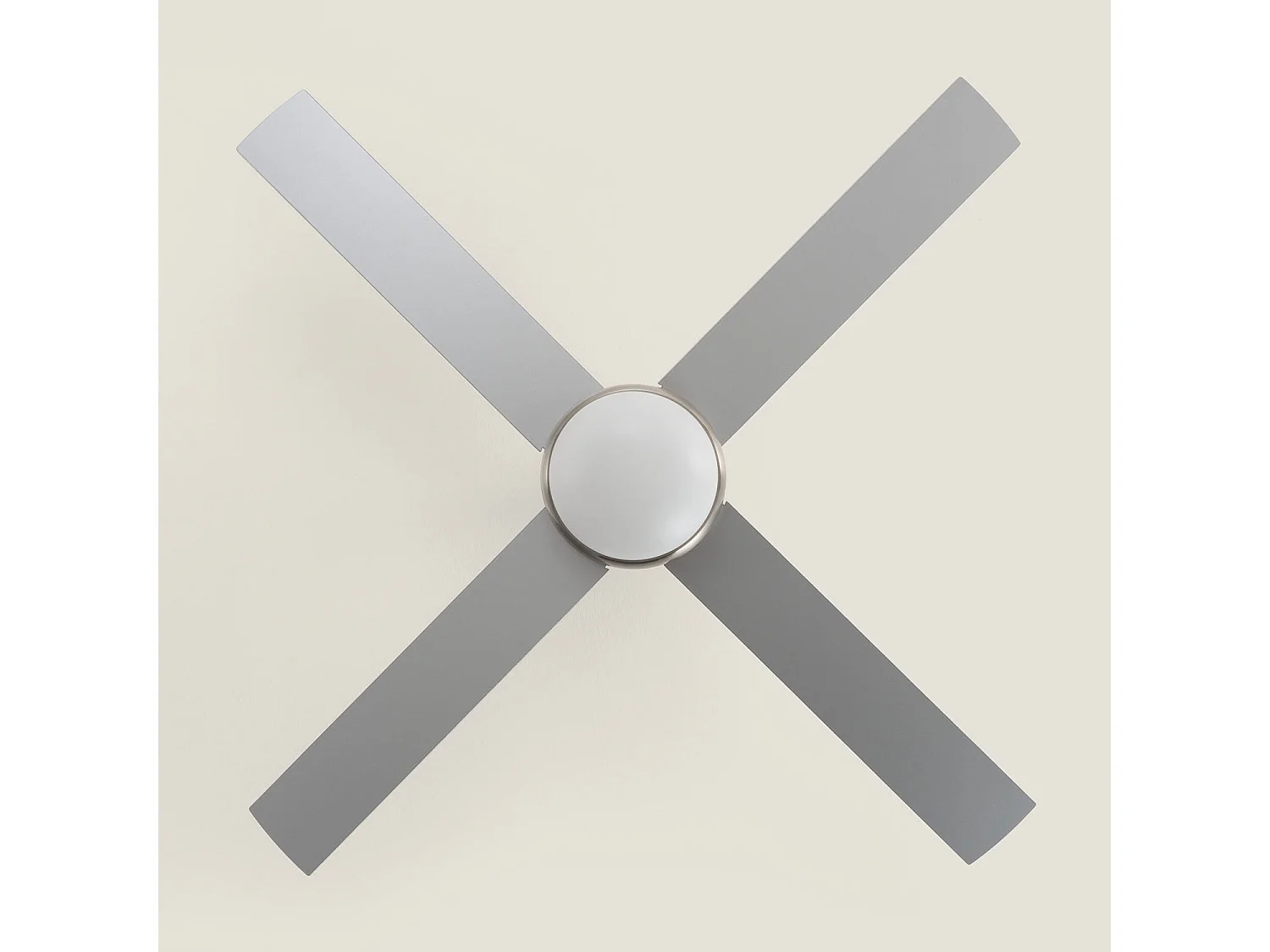 Ventilateur de Plafond avec Éclairage Silencieux DC Pales en Bois Navy Evo Argent Télécommande Grand (entre 20–30 m²) 132 cm Nickel