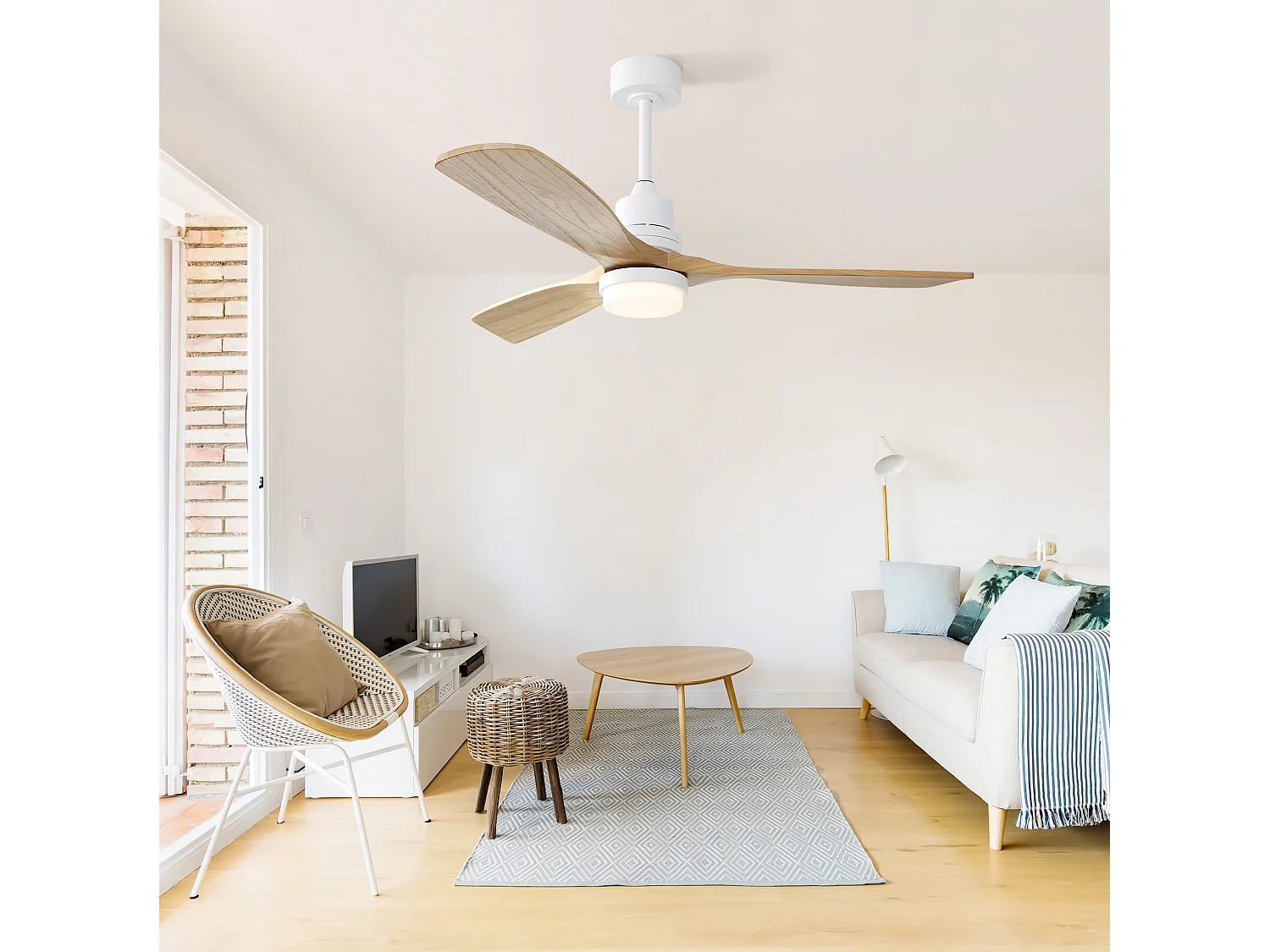 Ventilateur de plafond 132 cm avec éclairage LED, télécommande, moteur réversible, bois métal blanc