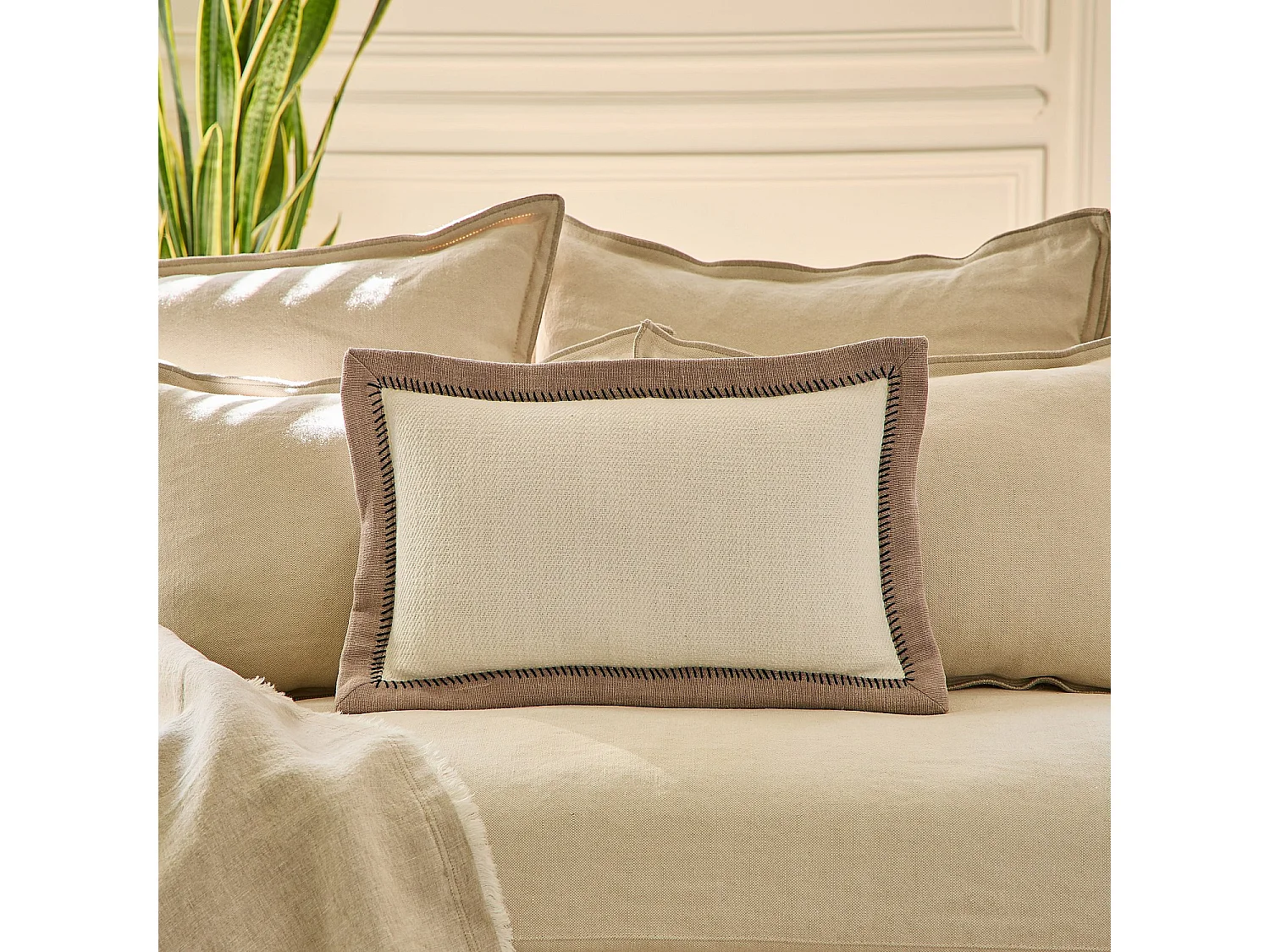 Habitat - Coussin en coton - 30 x 50 cm - Ecru et lilas - Berthe