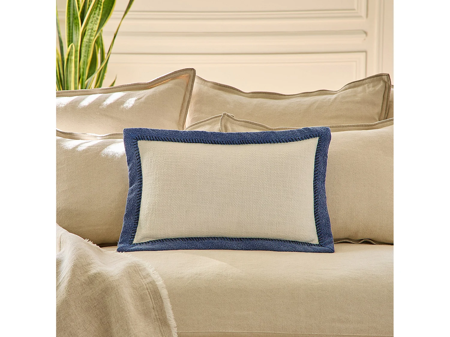 Habitat - Coussin en coton - 30 x 50 cm - Ecru et bleu - Berthe