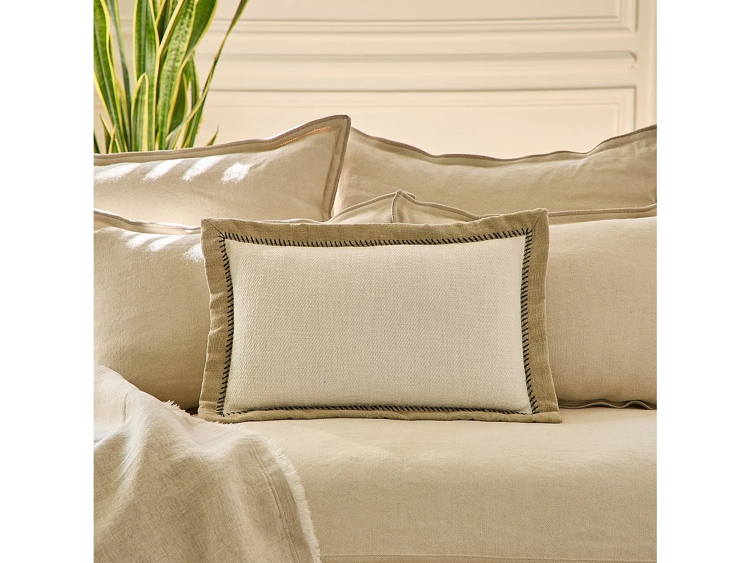 Habitat - Coussin en coton - 30 x 50 cm - Ecru et sable - Berthe