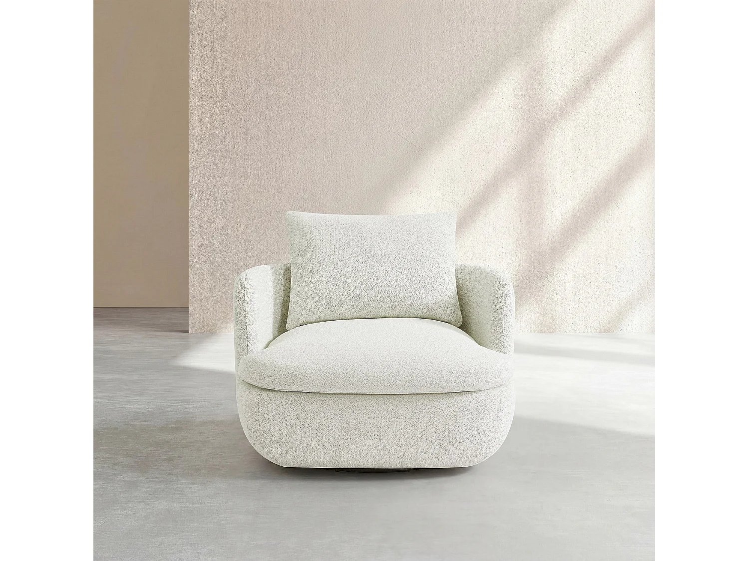 Habitat - Fauteuil pivotant en tissu bouclette garni de plumes - Ivoire - Monza