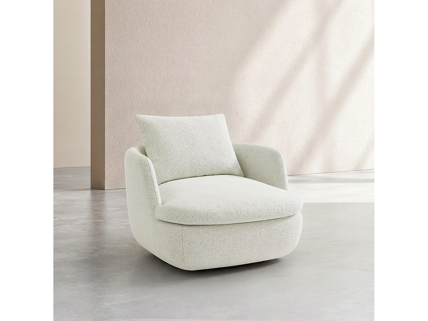 Habitat - Fauteuil pivotant en tissu bouclette garni de plumes - Ivoire - Monza