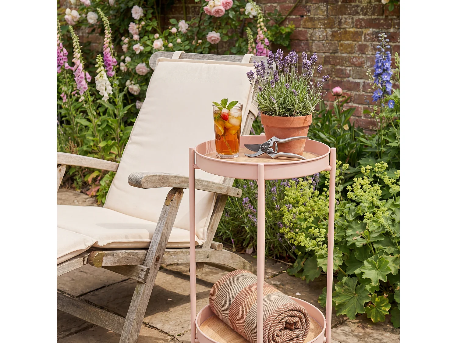Noa & Nani Flora Round Small Metal Outdoor Side Table Garden End Patio Table for Balcony & Deck in Pink