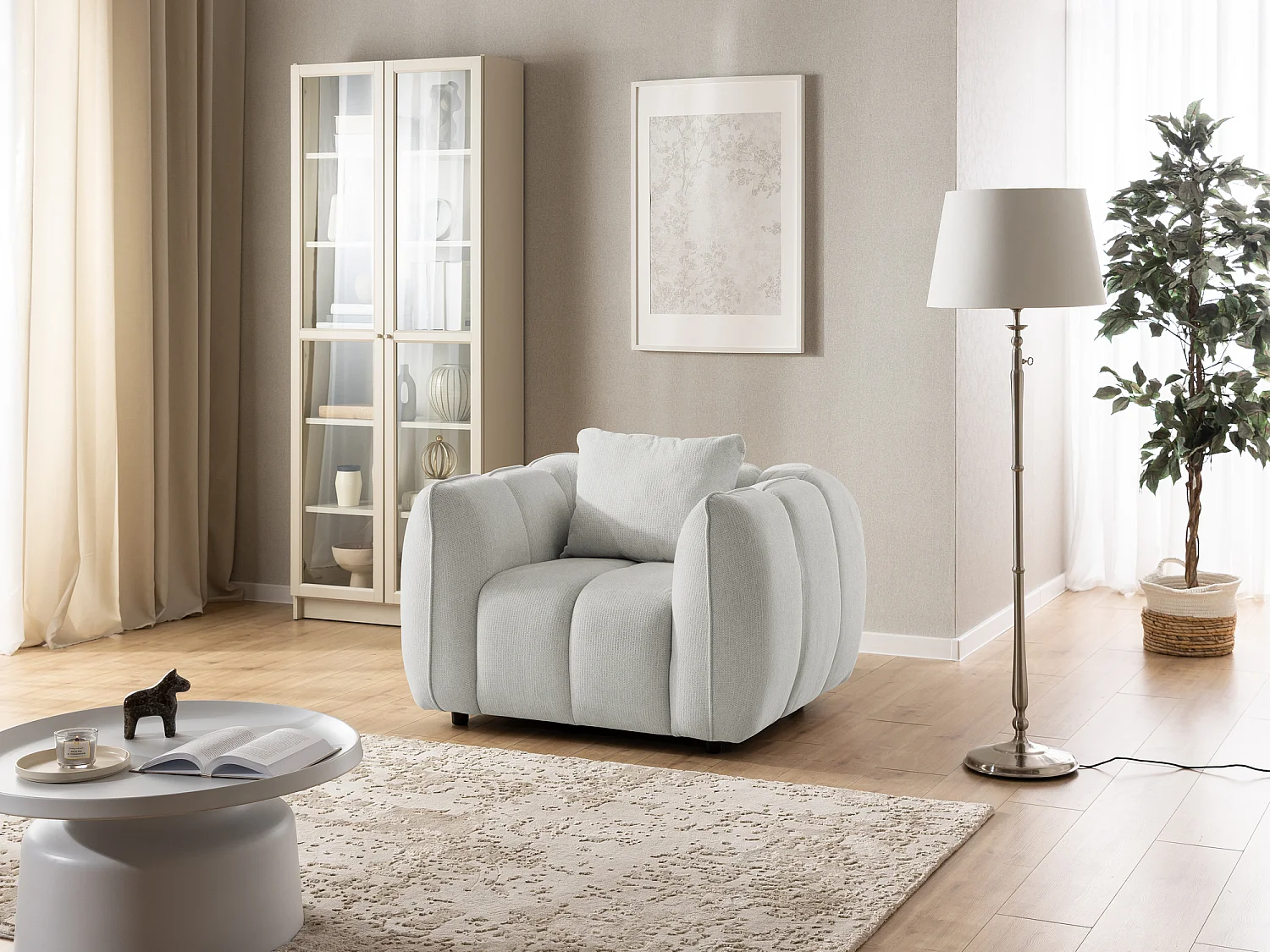 Fauteuil confortable au design moderne, avec un revêtement en tissu texturé doux et un capitonnage profond en style bubble - NUBIRA