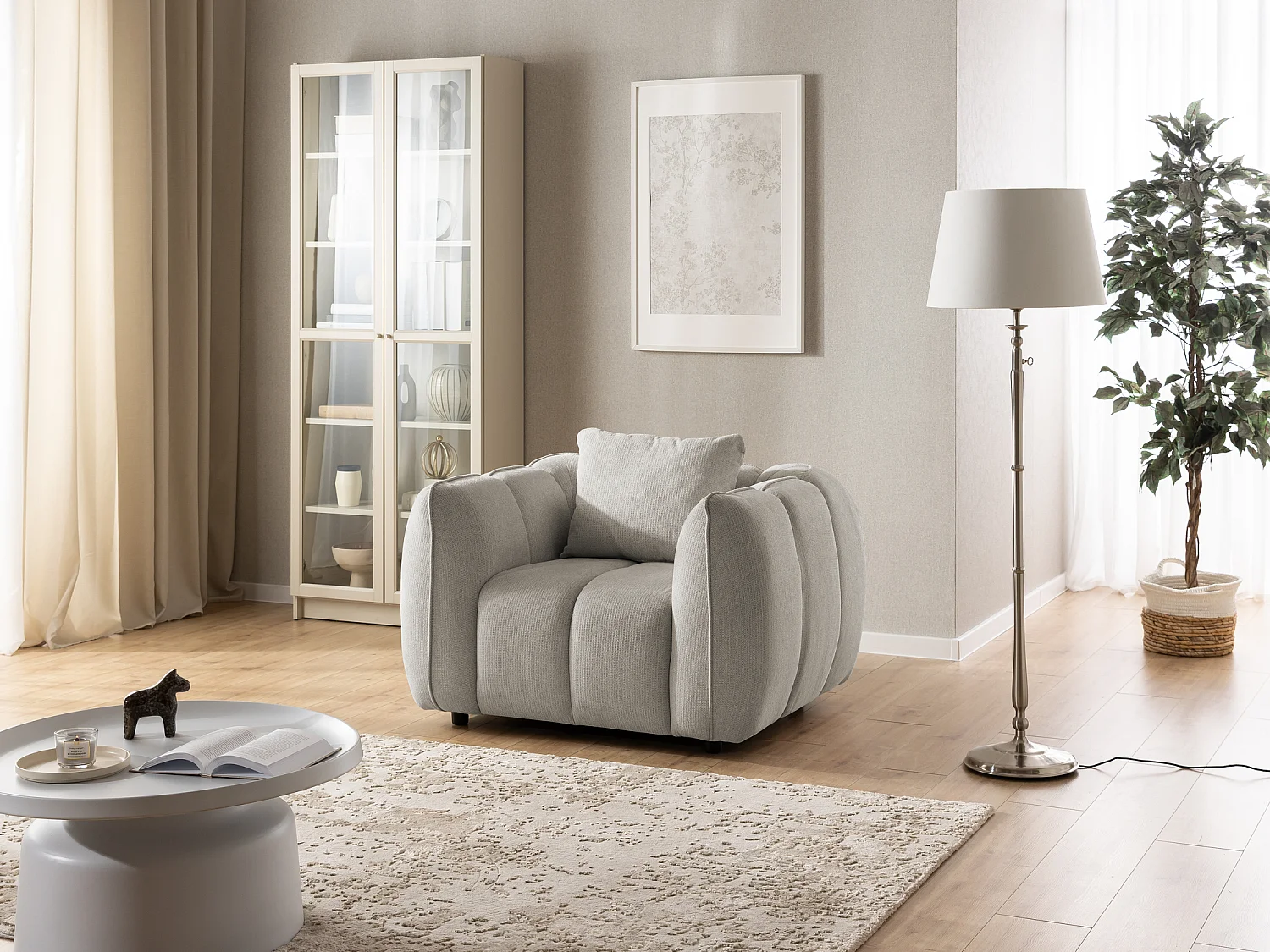 Fauteuil confortable au design moderne, avec un revêtement en tissu texturé doux et un capitonnage profond en style bubble - NUBIRA