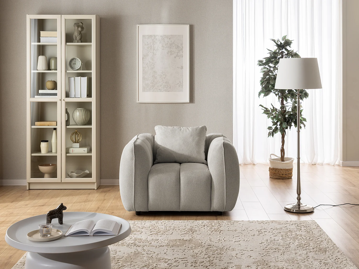 Fauteuil confortable au design moderne, avec un revêtement en tissu texturé doux et un capitonnage profond en style bubble - NUBIRA