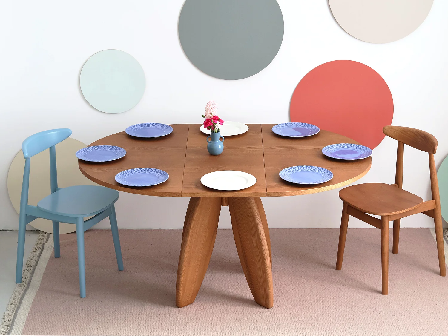 Table à manger ronde extensible 120cm 6 personnes Leaves plateau en placage de frêne teinté blanc | Pied en frêne massif teinté blanc