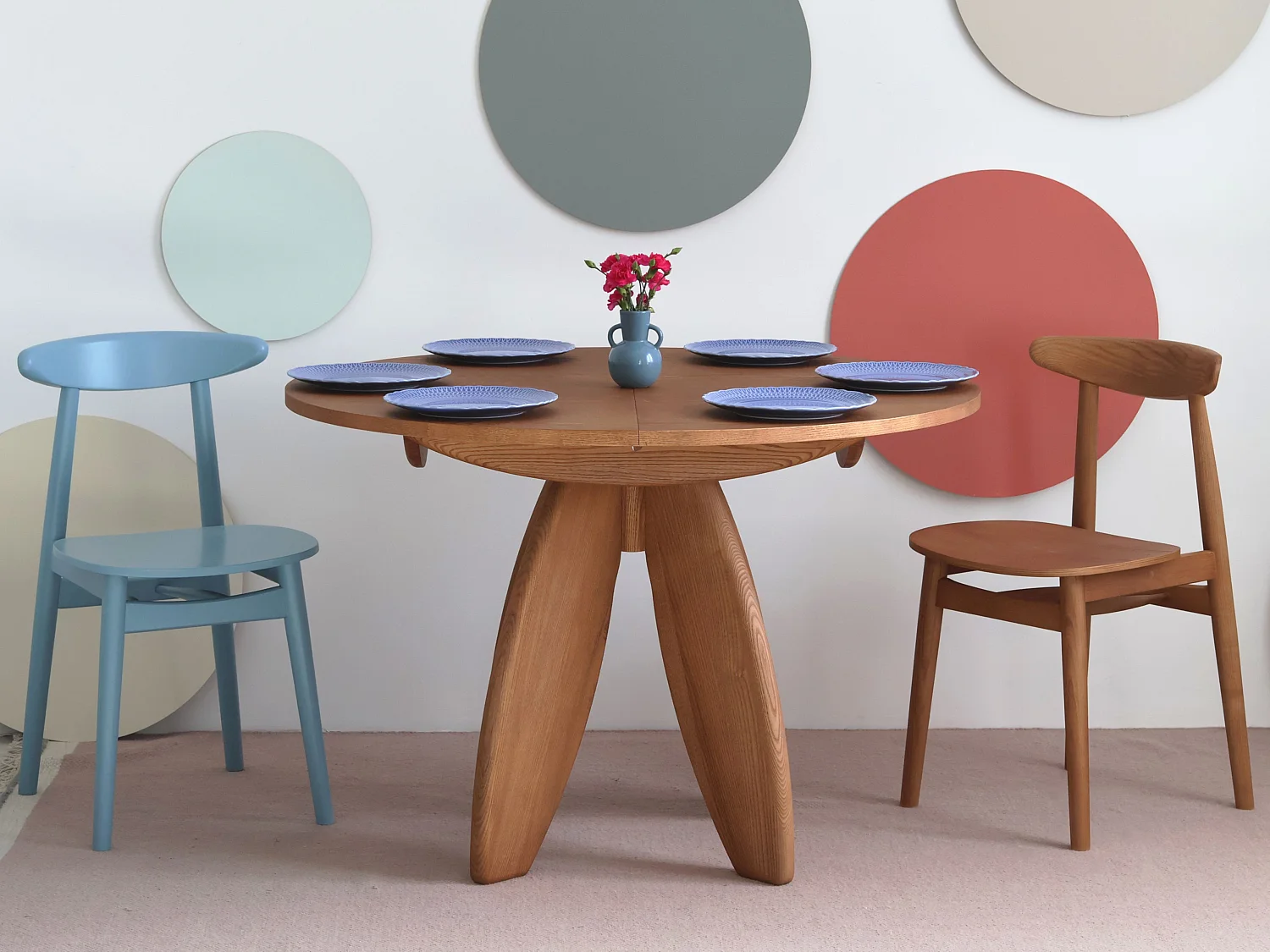 Table à manger ronde extensible 120cm 6 personnes Leaves plateau en placage de frêne teinté blanc | Pied en frêne massif teinté blanc