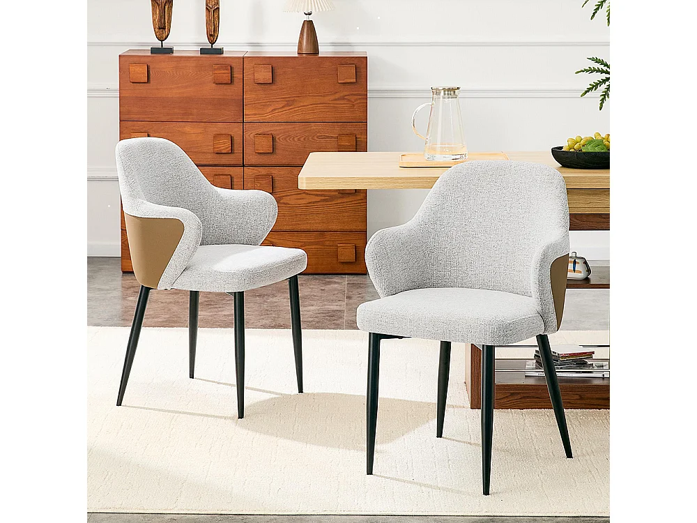 Set van twee eetkamerstoelen, met een combinatie van grijze stof en zwart PU-leer, met een rugleuning van zwart PU-leer,  bruin