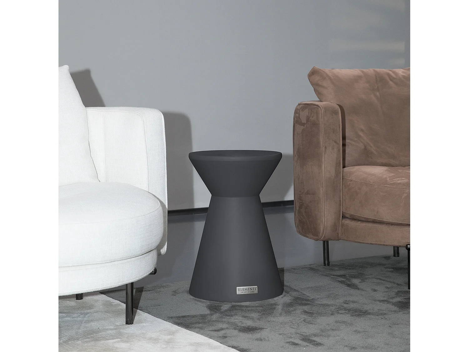 Bijzettafel van beton  35 x 35 x 52 cm
