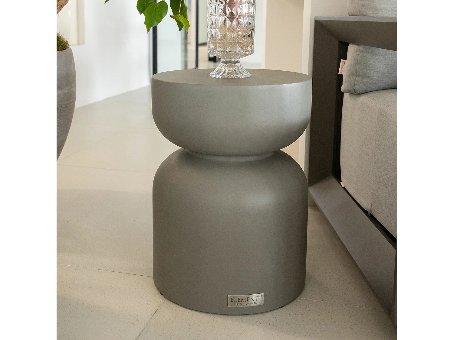 Table d'appoint en béton fibré  35 x 35 x 47 cm