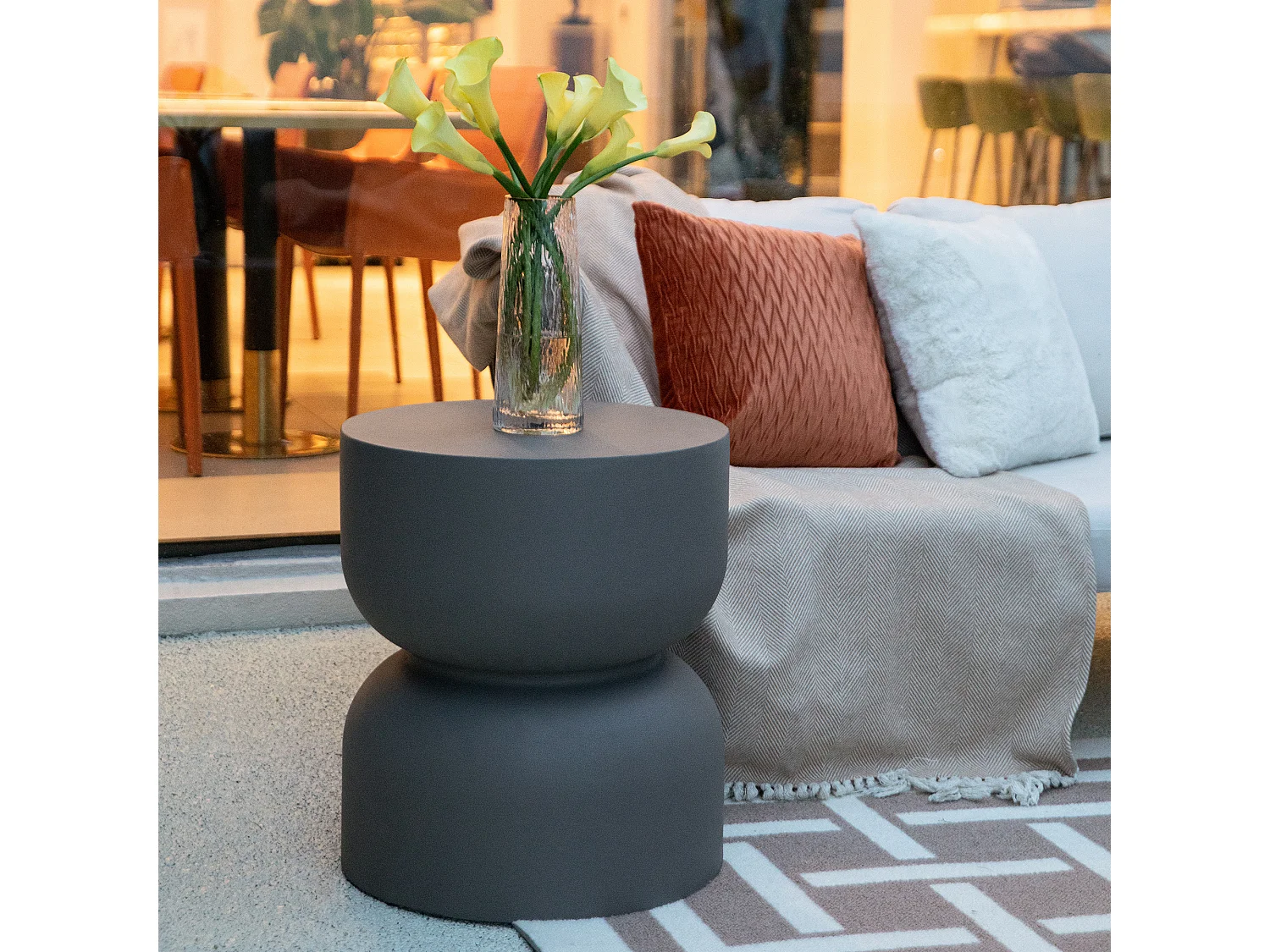 Bijzettafel van beton  45 x 45 x 51 cm