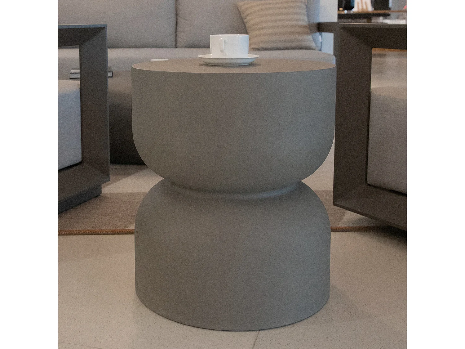 Table d'appoint en béton fibré  45 x 45 x 51 cm
