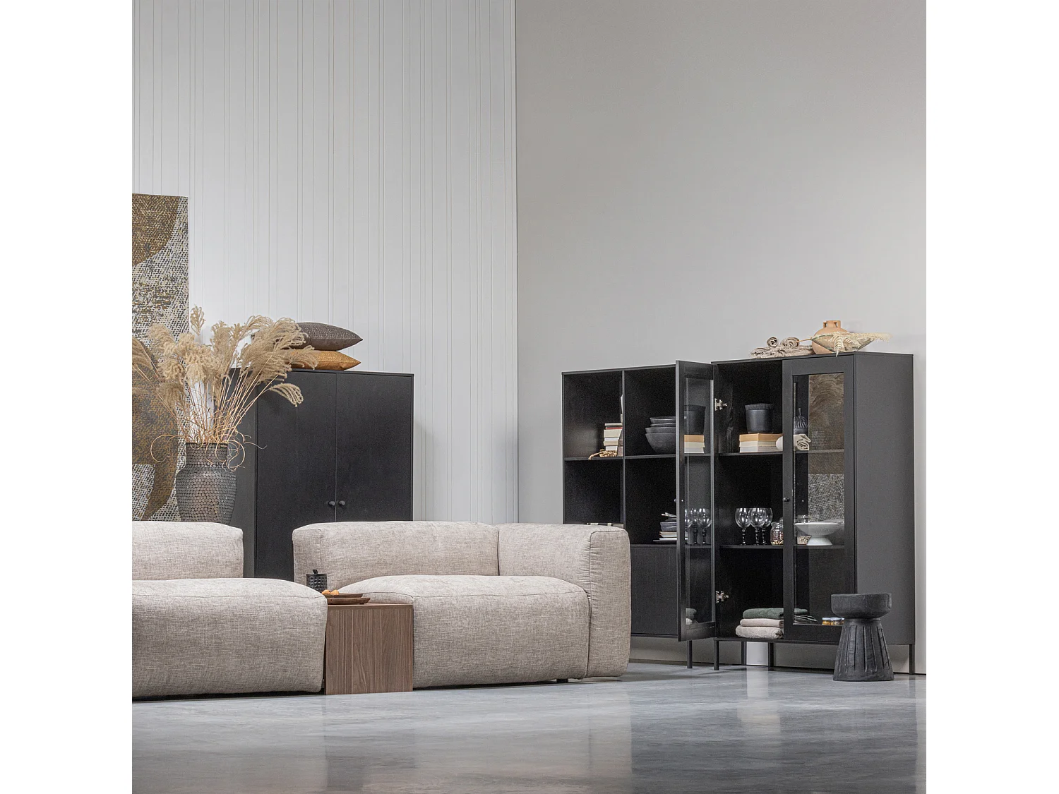 Vitrine basse 2 portes en pin et verre XAM