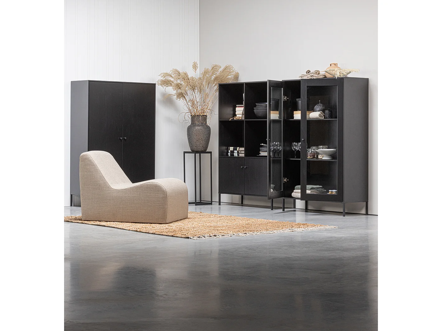 Vitrine basse 2 portes en pin et verre XAM