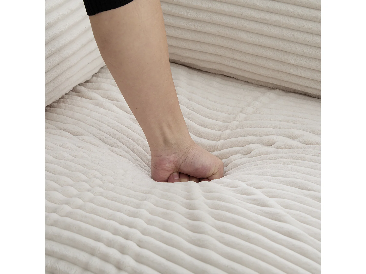 Sofá modular de 4 plazas con 2 pufs, cojines, portavasos y bolsillos laterales, en pana beige
